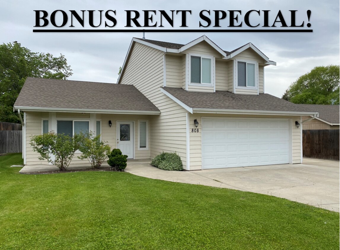 Foto principal - BONUS RENT SPECIAL! Backyard Oasis: 3 Bedr...