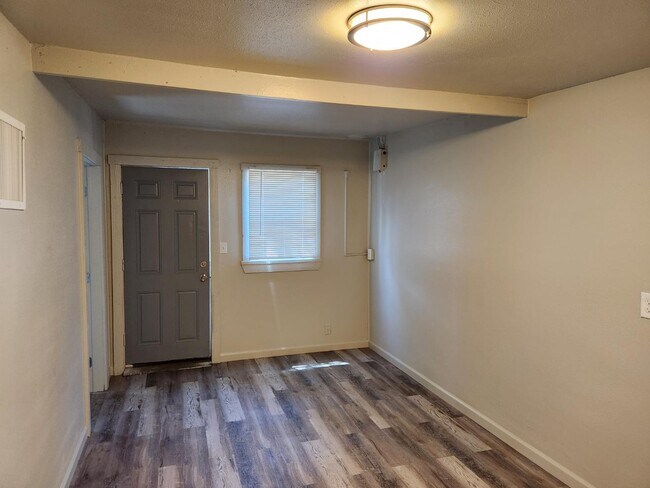 Foto del edificio - 703 E 18th St