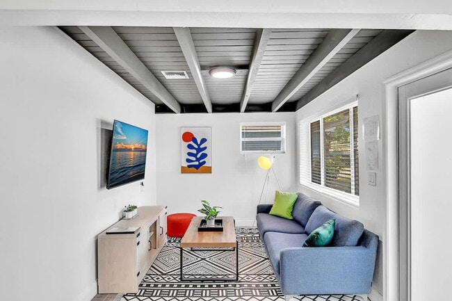 Foto del edificio - 1568 NE 35th St