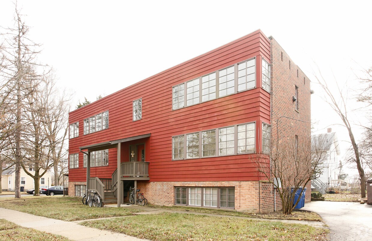 Primary Photo - 714 Henry St
