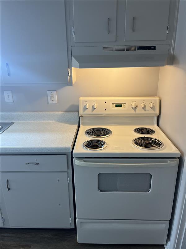 Building Photo - Miller Manor Apartments