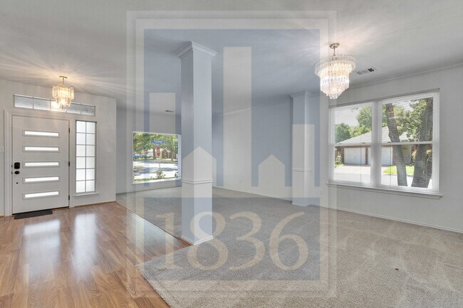 Foto del edificio - 1204 Thackeray Ln