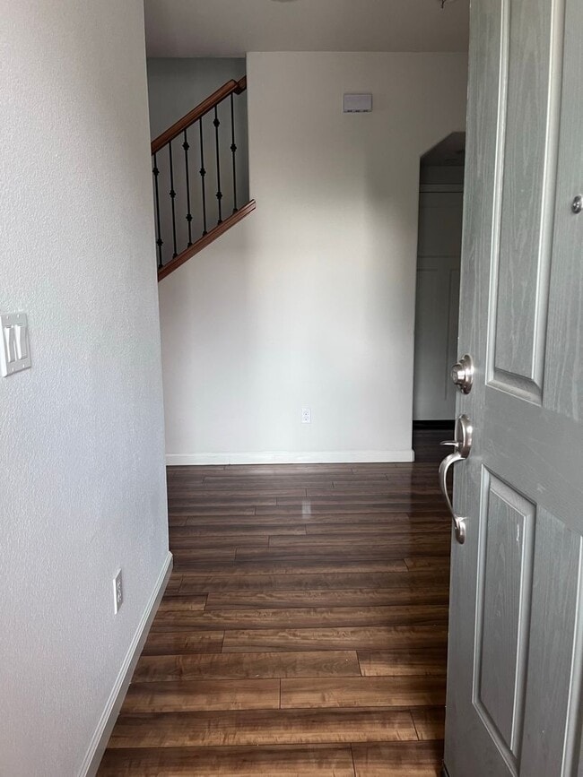 Foto del edificio - Riverbank!