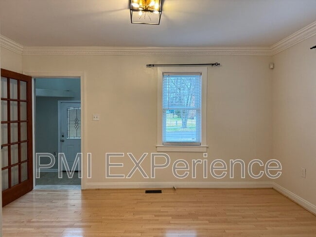 Building Photo - 8203 Comet Dr