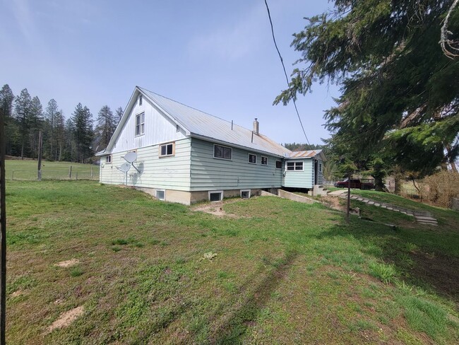 Building Photo - 5 Bedroom Home in Usk, WA for $1,600 a month