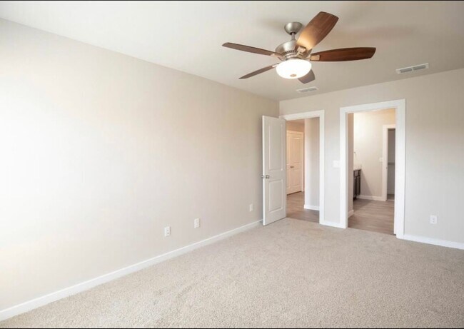 Building Photo - Exclusive Bell Farms Townhomes