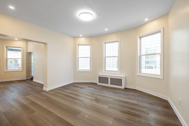 Building Photo - 100 W 46th St
