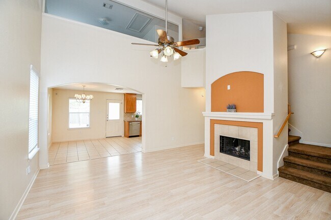 Foto del edificio - 1905 Creek Run Dr