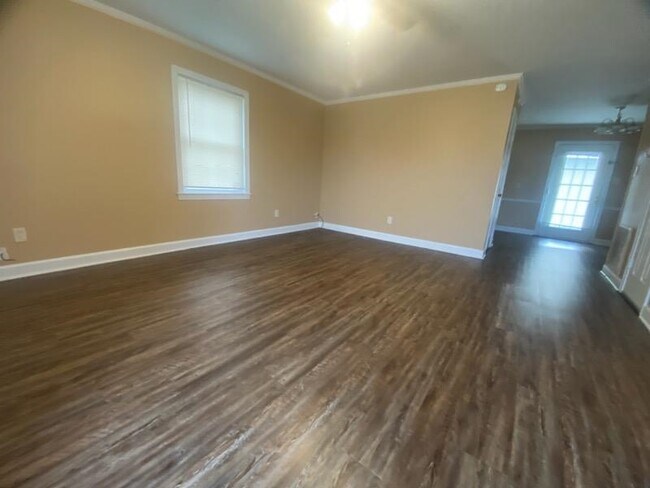 Building Photo - 244 Hickory Trail