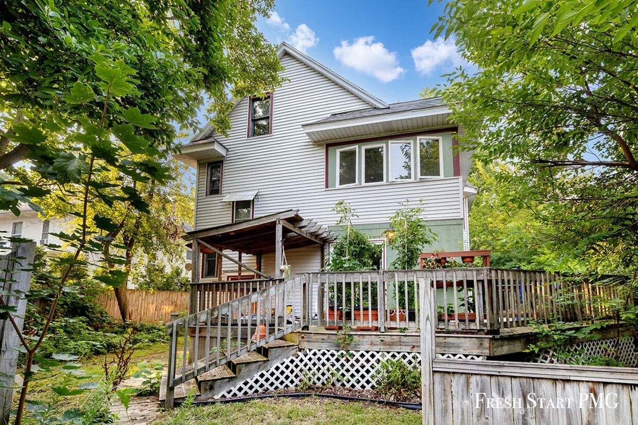 Foto principal - 1452 Bridge St NW