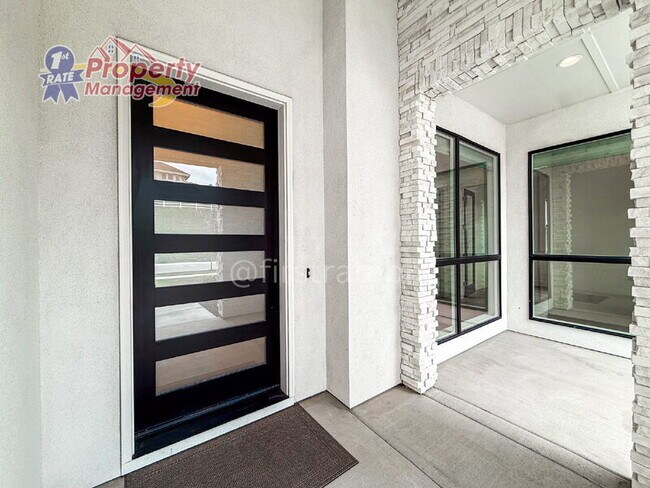 Building Photo - 3024 E Parulo Dr