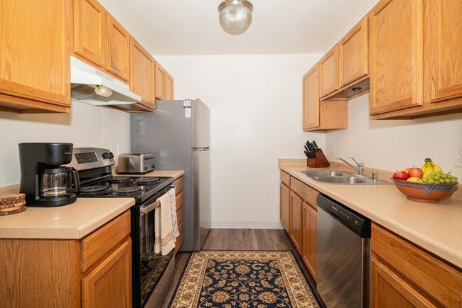 Kitchen - Canterbury Court Apartments
