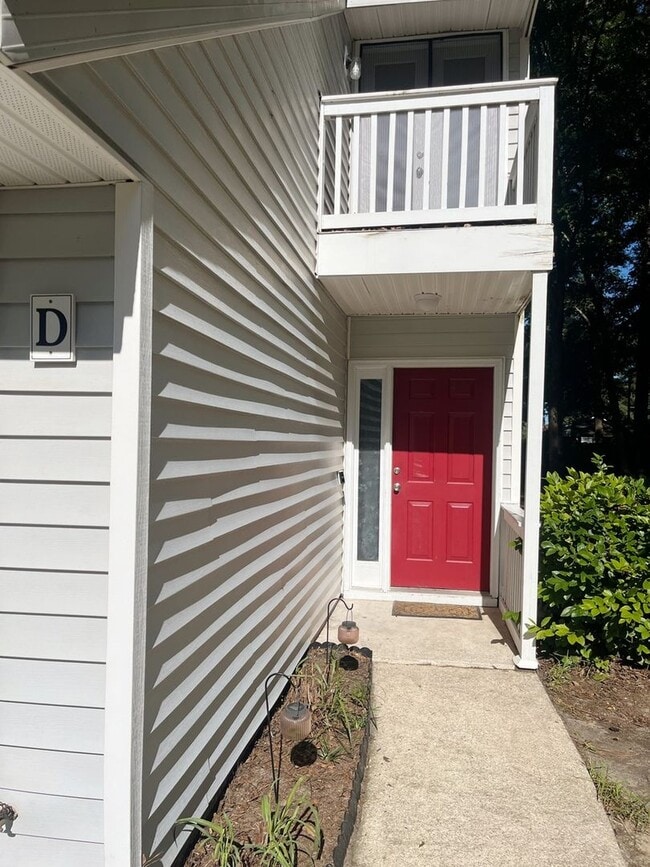 Building Photo - 2 Bedroom Townhome in North Charleston