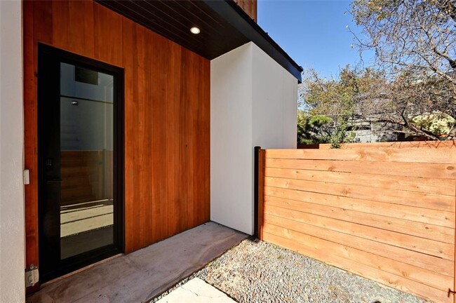 Foto del edificio - 2706 Stacy Ln