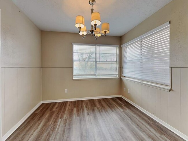 Building Photo - 4703 Lost Oak Dr