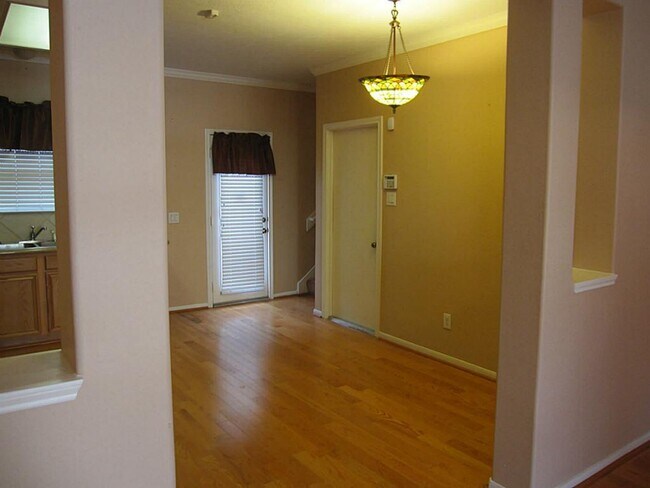 Building Photo - 319 Plaza Del Sol Park