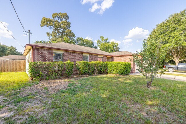 Foto del edificio - 16381 Many Trees Ln
