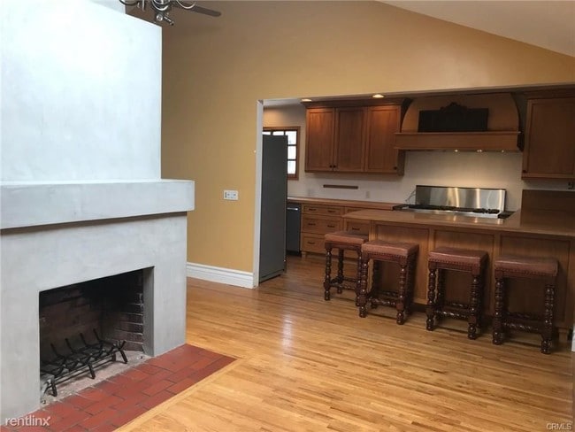 Building Photo - 3 br, 1 bath House - 1026 Avenue B
