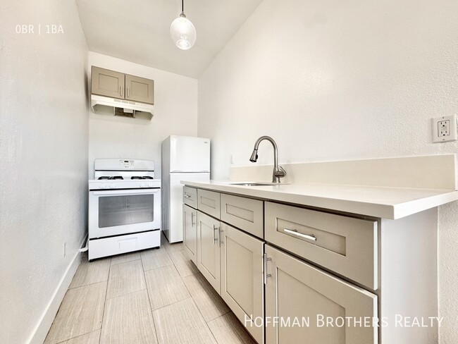 Building Photo - 5405 Sierra Vista Ave