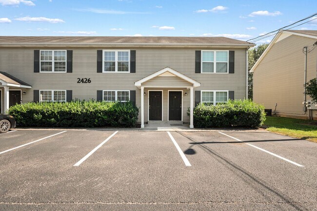Foto del edificio - 2426 Willowbrook Dr