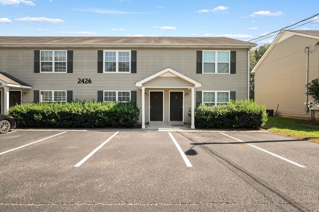 Building Photo - 2426 Willowbrook Dr