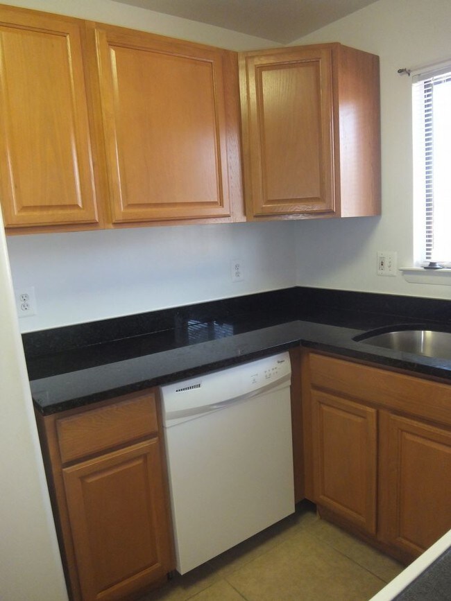 Building Photo - 8639 Madera Ct