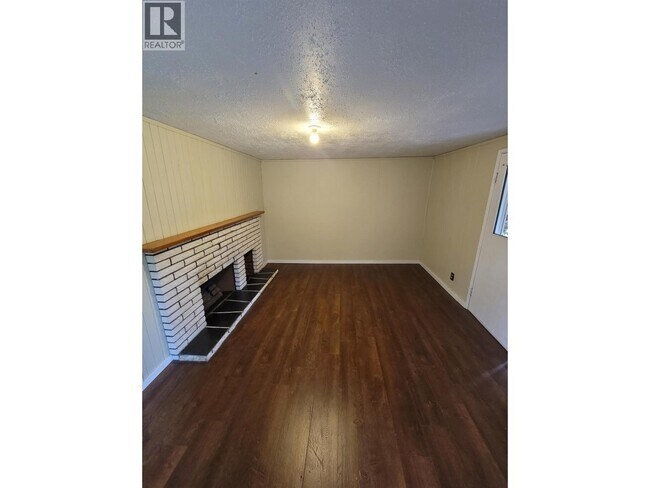 Photo du bâtiment - 27369 Bell Ave