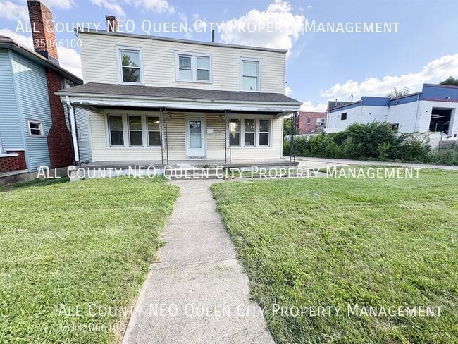 Building Photo - 22 E Siebenthaler Ave