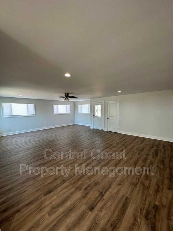 Foto del edificio - 2826 Forest Hill Blvd