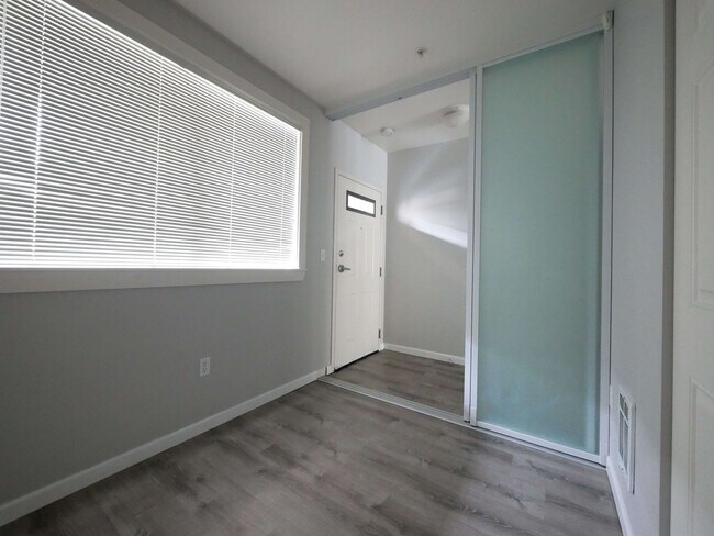Foto del edificio - NEWLY REMODELED First Hill Condo - 2/3 bed...