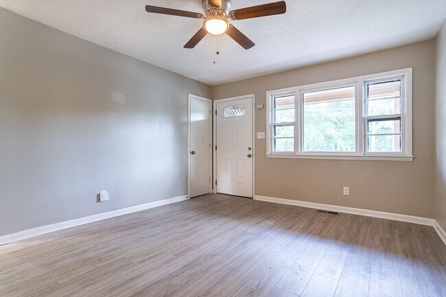 Foto del edificio - Your New Home Awaits.. $1595 2024 Early Bi...