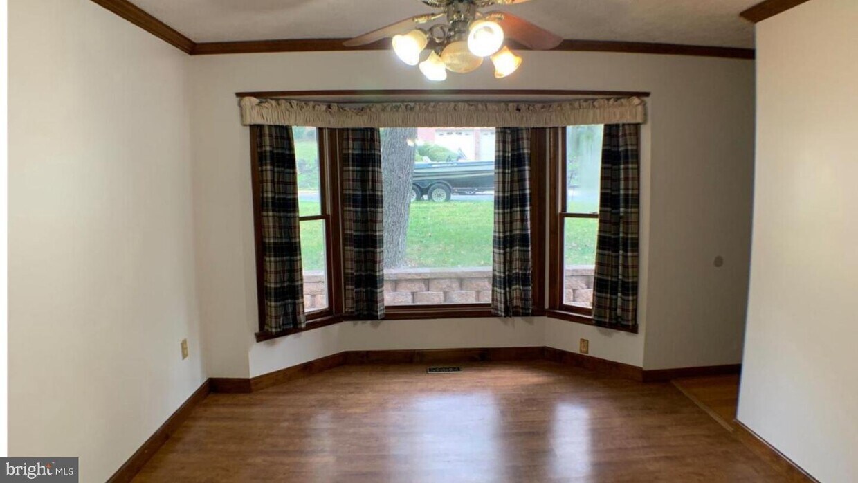 Primary Photo - 15723 Edgewood Dr