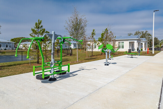 9575 Seminole Blvd Seminole, FL - Valor Preserve at Lake Seminole