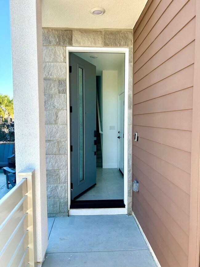 Foto del edificio - Brand New Townhome with Solar - 2 Bedroom/2.5 Bath