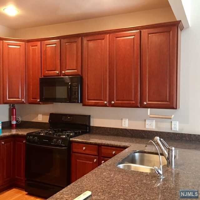 Building Photo - 10 Mulberry Ct