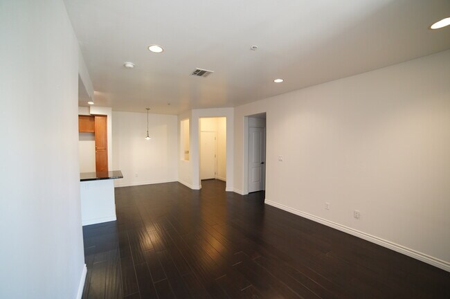 Building Photo - 360 W Avenue 26