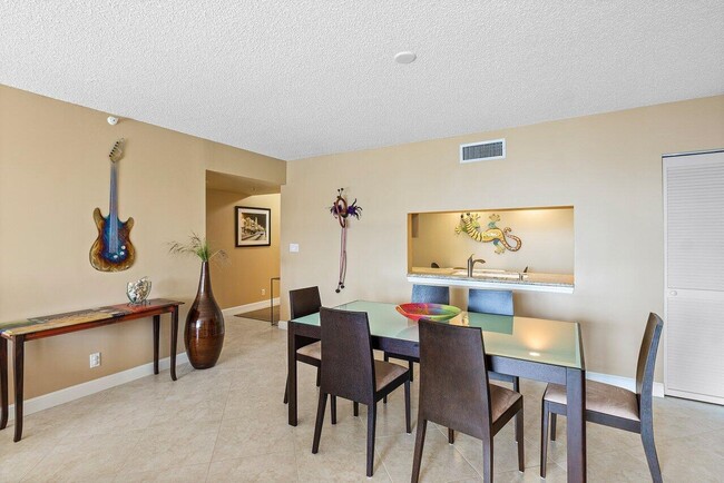 Foto del edificio - 4740 S Ocean Blvd