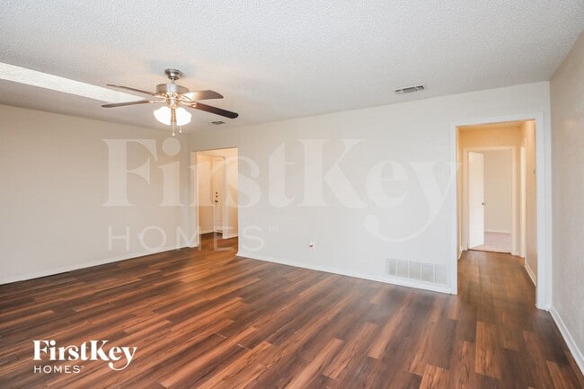 Building Photo - 8513 Crestview Dr