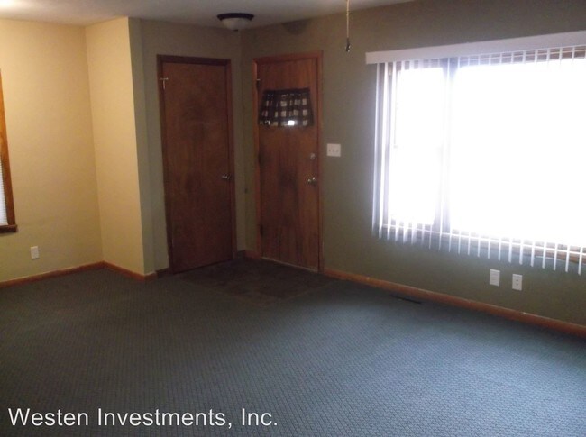 Building Photo - 2 br, 1 bath Room For Rent - 907 Stadium Dr