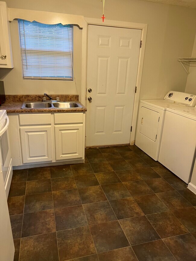 Foto del edificio - 1804 Droke Rd