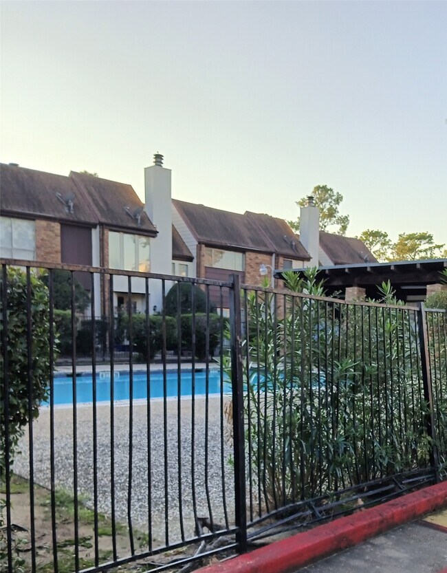 Foto del edificio - 17210 Imperial Valley Dr