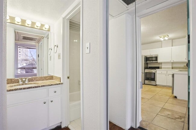 Building Photo - 1212 Guadalupe St