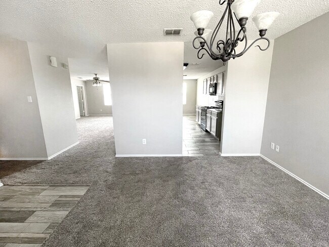 Foto del edificio - 1419 Windy Meadows Dr