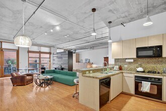 Building Photo - 877 Island Ave