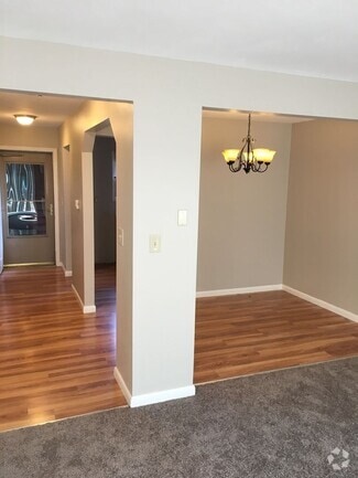 Building Photo - 5564 Glimmerglass Path