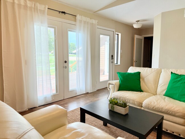 Foto del edificio - 301 W Mangrum Dr