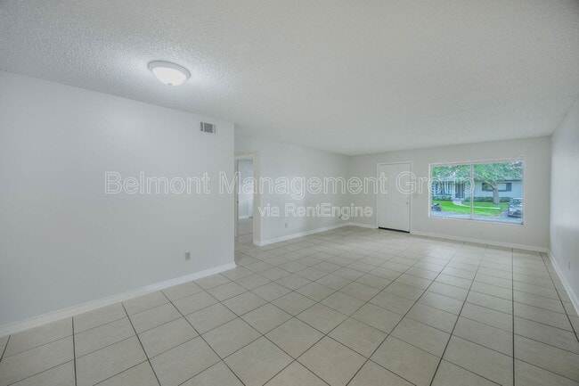 Foto del edificio - 605 Northlake Blvd
