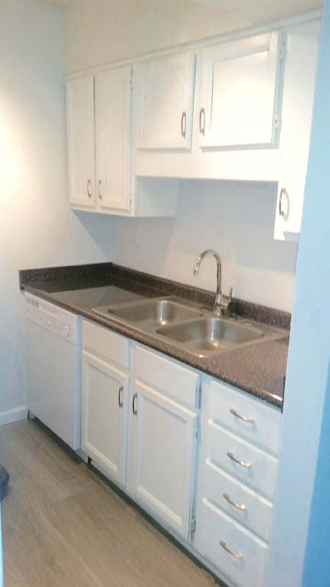 Updated Kitchen fixtures such as counter-tops, hardware and faucet - 1806 Chapel Hill Rd