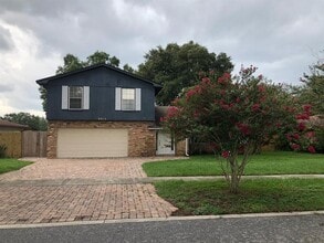 Building Photo - 8413 Shady Glen Dr