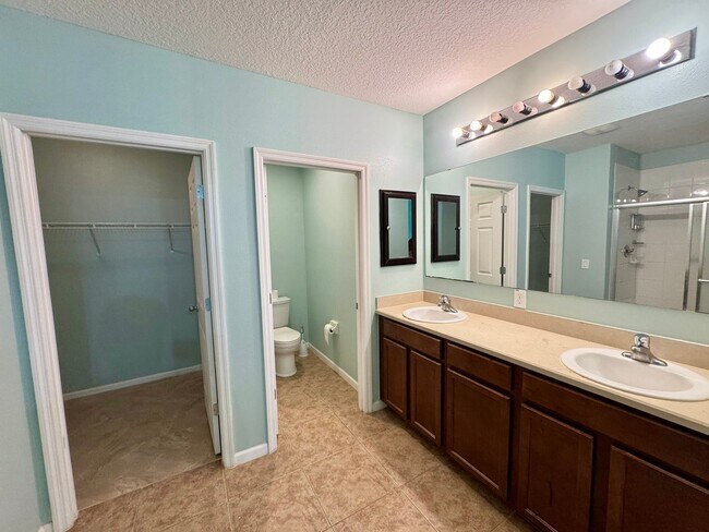 Building Photo - 3750 Aria Dr